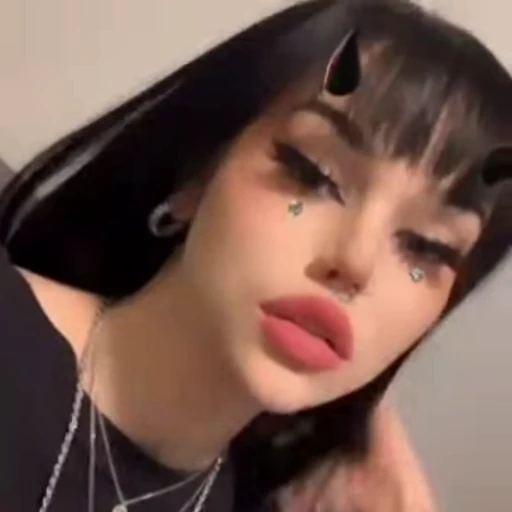 😐 Стикер «Maggie Lindemann» для Telegram