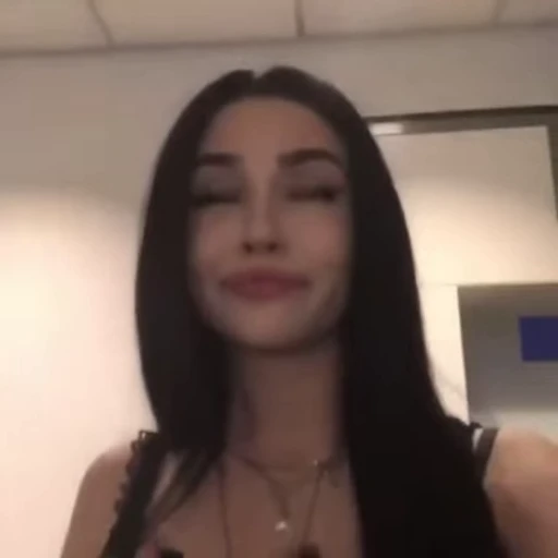 😐 Стикер «Maggie Lindemann» для Telegram