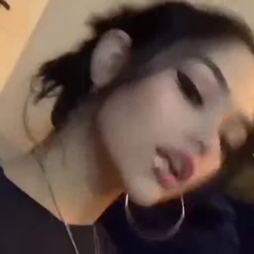 😐 Стикер «Maggie Lindemann» для Telegram