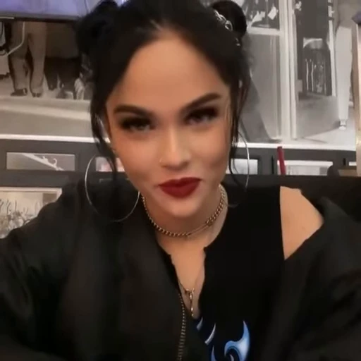 😐 Стикер «Maggie Lindemann» для Telegram