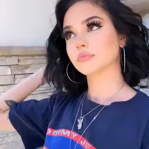 😐 Стикер «Maggie Lindemann» для Telegram
