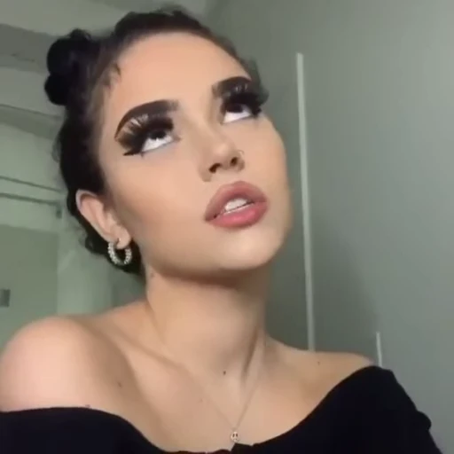 😐 Стикер «Maggie Lindemann» для Telegram