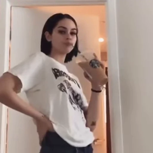 😐 Стикер «Maggie Lindemann» для Telegram