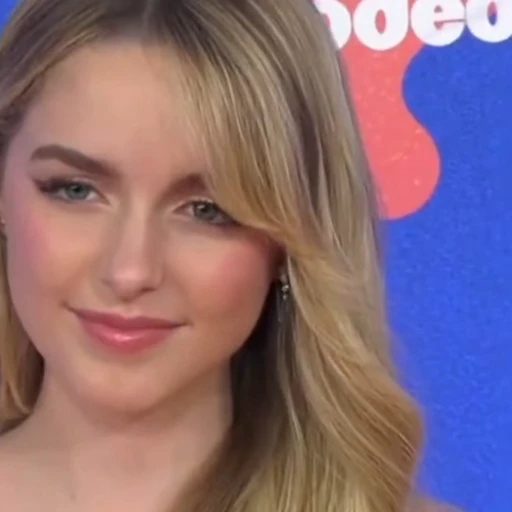 🤩 Стикер «Маккена Грейс» для Telegram