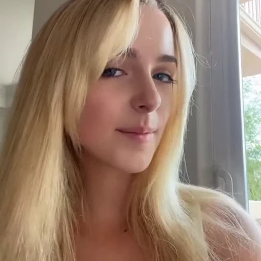 🤩 Стикер «Маккена Грейс» для Telegram