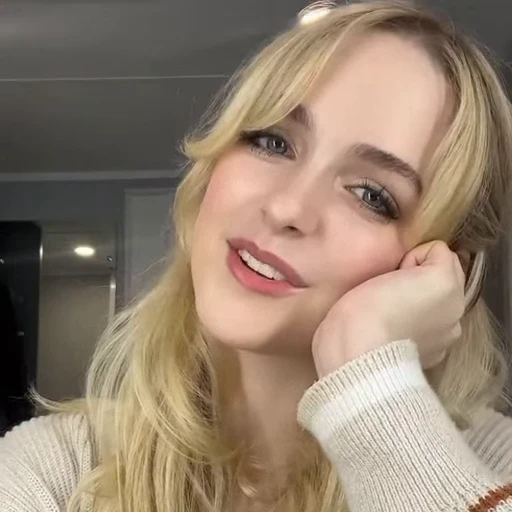 🤩 Стикер «Маккена Грейс» для Telegram
