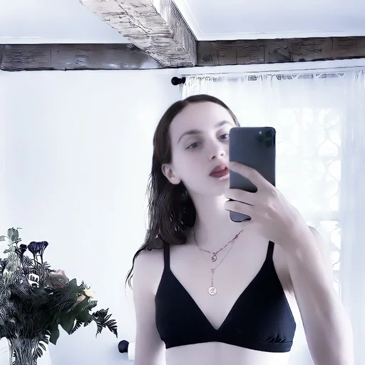 ☕️ Стикер «Maude Apatow» для Telegram