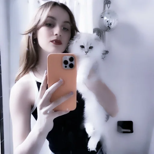 Стикерпак Maude Apatow для Telegram