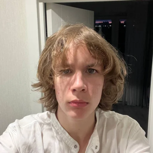 😐 Стикер «медведь наш батя» для Telegram
