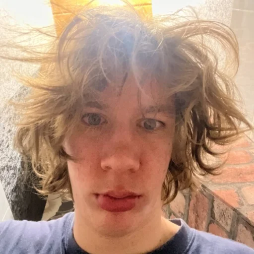 😦 Стикер «медведь наш батя» для Telegram