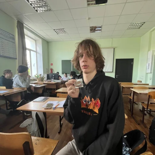 😳 Стикер «медведь наш батя» для Telegram