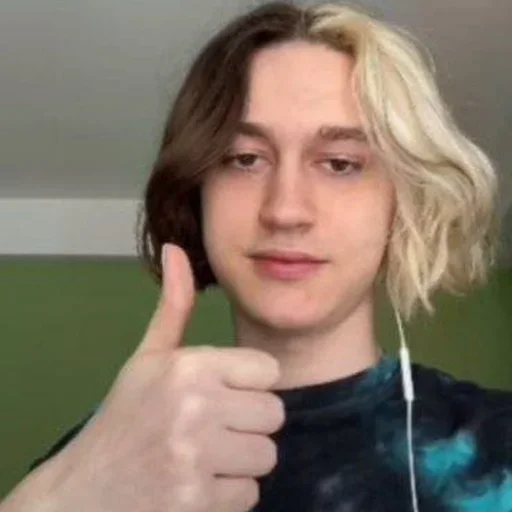 👍 Стикер «Memes 2022» для Telegram