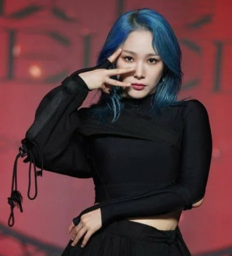 💫 Стикер «Mia from EVERGLOW» для Telegram