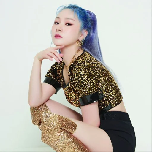 ✨ Стикер «Mia from EVERGLOW» для Telegram