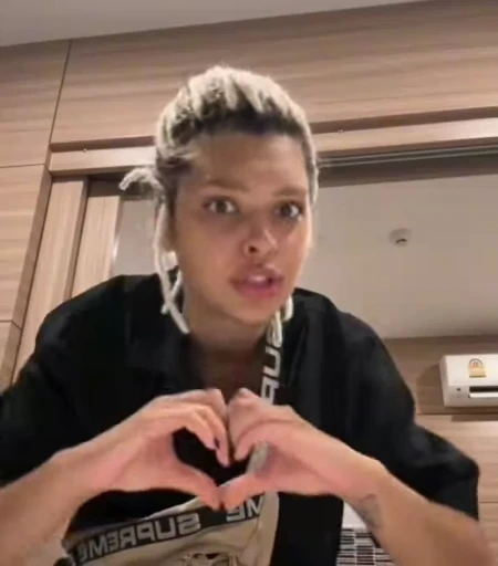 💔 Стикер «Мишель Гаджиева» для Telegram