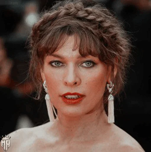 😛 Стикер «Mila Jovovich» для Telegram