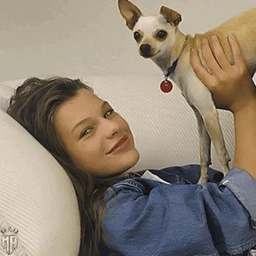 🐶 Стикер «Mila Jovovich» для Telegram