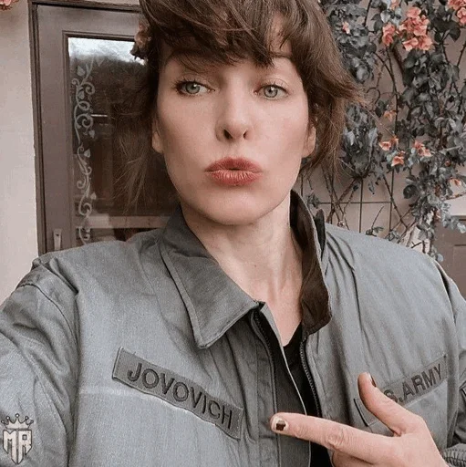 ✌️ Стикер «Mila Jovovich» для Telegram
