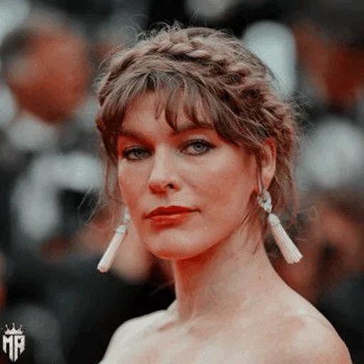 😏 Стикер «Mila Jovovich» для Telegram