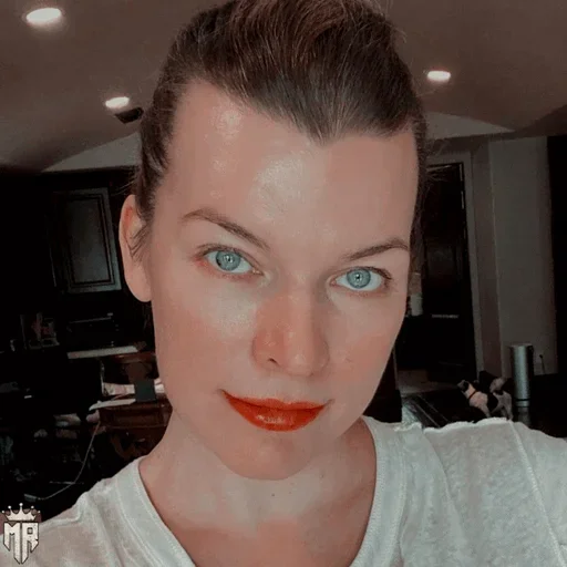 🙂 Стикер «Mila Jovovich» для Telegram