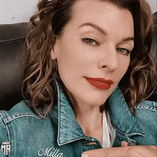 😋 Стикер «Mila Jovovich» для Telegram