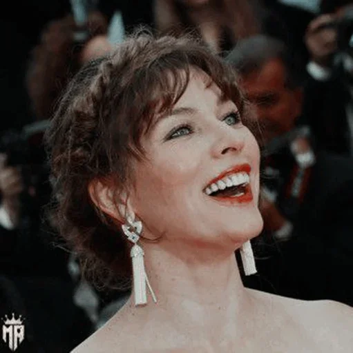 😁 Стикер «Mila Jovovich» для Telegram