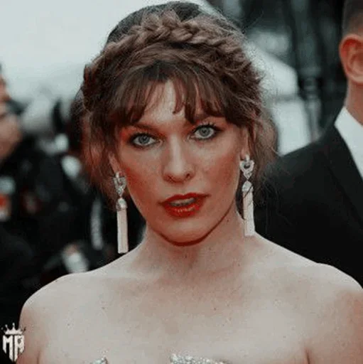 😎 Стикер «Mila Jovovich» для Telegram