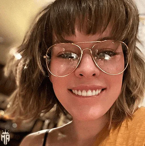👓 Стикер «Mila Jovovich» для Telegram