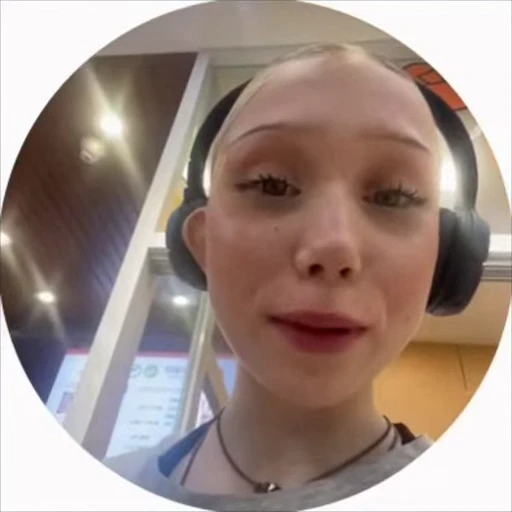 🤩 Стикер «Milana Siniavskyte» для Telegram