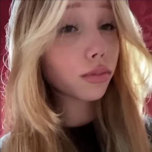 🤩 Стикер «Milana Siniavskyte» для Telegram