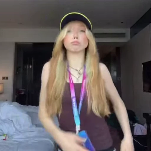 🤩 Стикер «Milana Siniavskyte» для Telegram