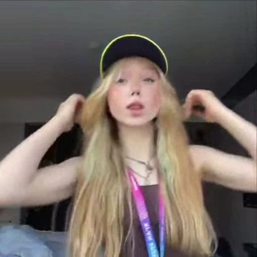 🤩 Стикер «Milana Siniavskyte» для Telegram