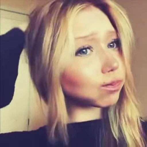 🤩 Стикер «Milana Siniavskyte» для Telegram