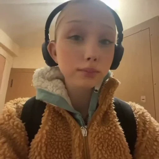 🤩 Стикер «Milana Siniavskyte» для Telegram