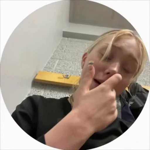 🤩 Стикер «Milana Siniavskyte» для Telegram