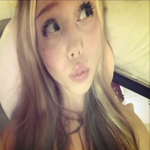 🤩 Стикер «Milana Siniavskyte» для Telegram