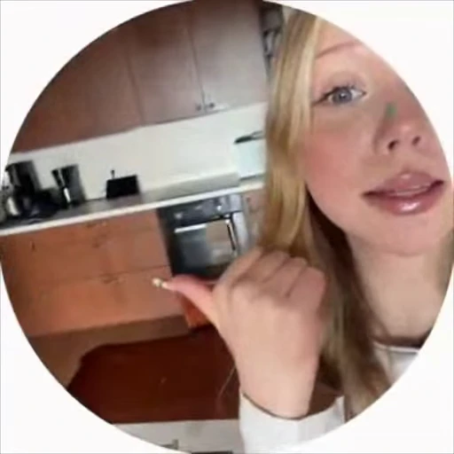 🤩 Стикер «Milana Siniavskyte» для Telegram