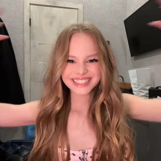 👽 Стикер «Milana Star» для Telegram