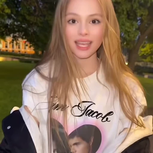 😏 Стикер «Milana Star» для Telegram