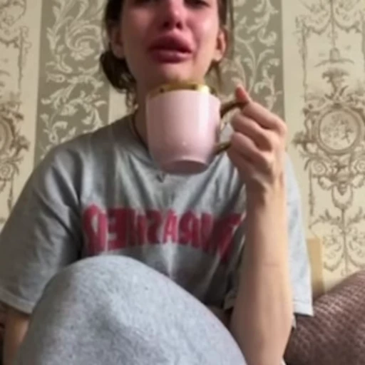 😭 Стикер «Стримерши» для Telegram