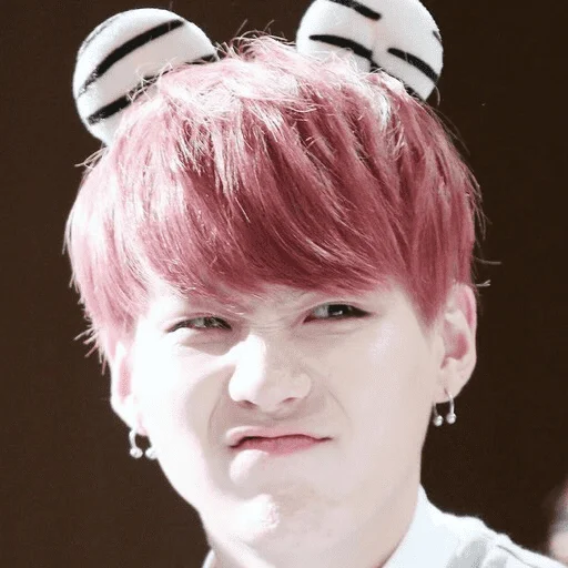 😖 Стикер «MinSUGA» для Telegram