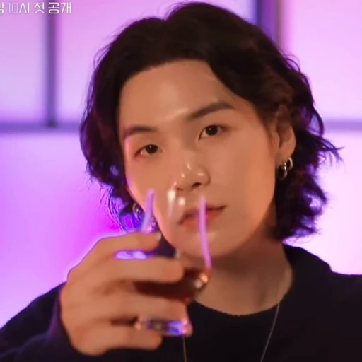 🥂 Стикер «Suga» для Telegram