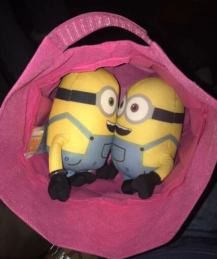 👩‍❤️‍💋‍👩 Стикер «minions_is_love» для Telegram