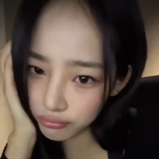 🥵 Стикер «MINJI» для Telegram