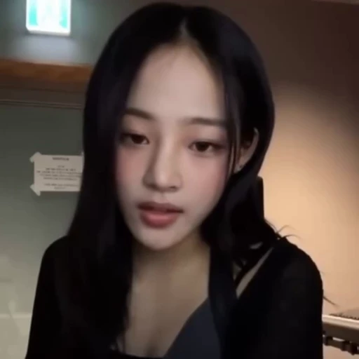 🥰 Стикер «MINJI» для Telegram
