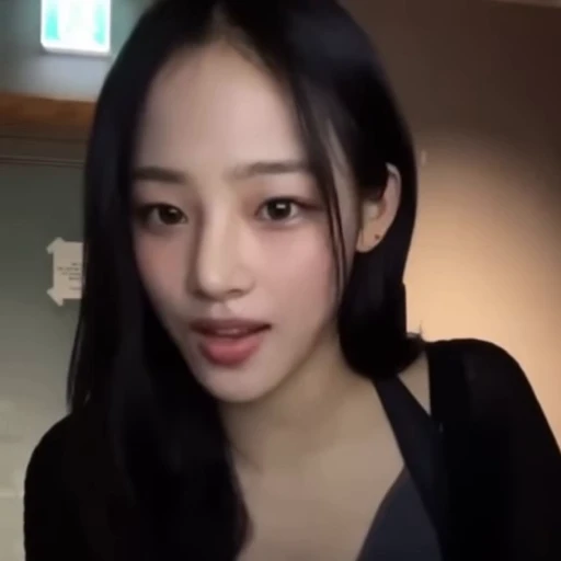 🥰 Стикер «MINJI» для Telegram