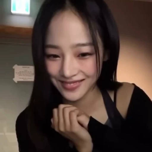 😘 Стикер «MINJI» для Telegram