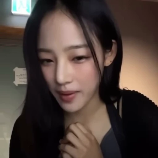 😂 Стикер «MINJI» для Telegram
