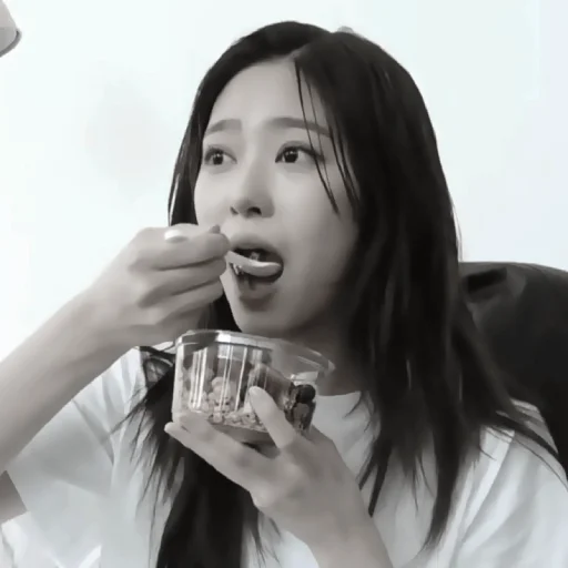 🦷 Стикер «۰. ݁⸙ minju ִֶָ» для Telegram
