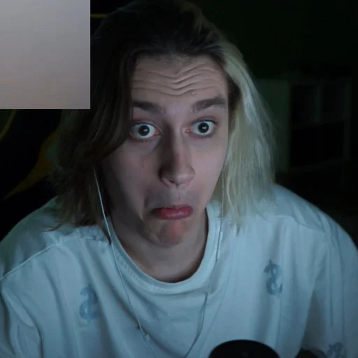 😳 Стикер «молдавская муха 2» для Telegram